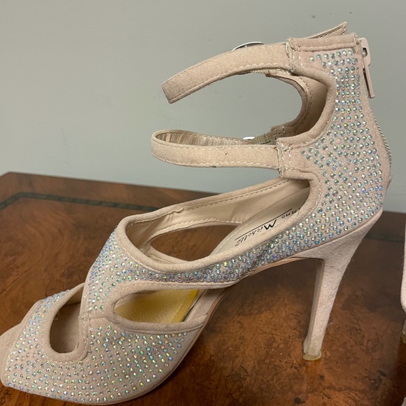 Jeweled Heel - Picture 8 of 9